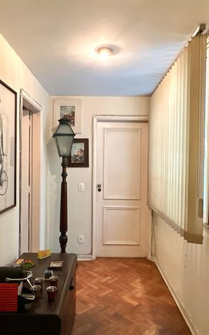 Apartamento à venda com 288m², 4 quartos e 2 vagas Apartamento à venda com 288m², 4 quartos e 2 vagasHall