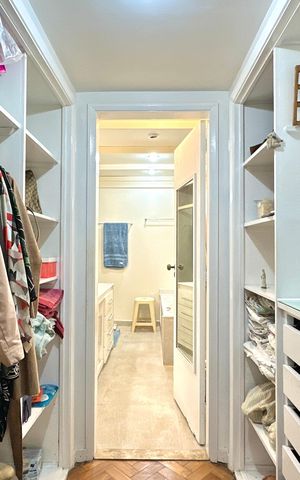 Apartamento à venda com 288m², 4 quartos e 2 vagas Apartamento à venda com 288m², 4 quartos e 2 vagasCloset da Suíte