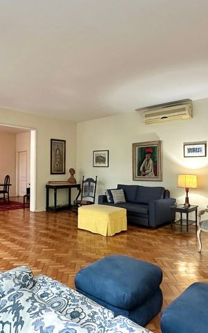 Apartamento à venda com 288m², 4 quartos e 2 vagas Apartamento à venda com 288m², 4 quartos e 2 vagasSala