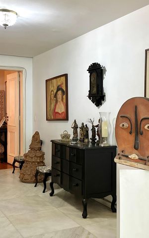 Apartamento à venda com 288m², 4 quartos e 2 vagas Apartamento à venda com 288m², 4 quartos e 2 vagasEntrada