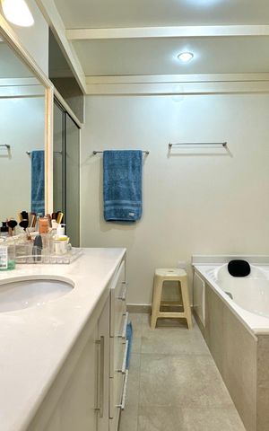 Apartamento à venda com 288m², 4 quartos e 2 vagas Apartamento à venda com 288m², 4 quartos e 2 vagasBanheiro da