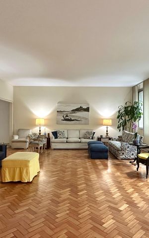 Apartamento à venda com 288m², 4 quartos e 2 vagas Apartamento à venda com 288m², 4 quartos e 2 vagasSala