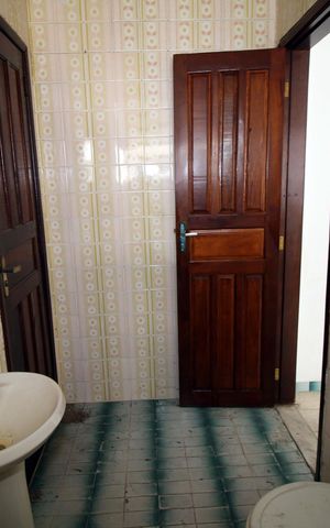 Casa à venda com 155m², 4 quartos e 5 vagasBanheiro da Suíte 4 - Anexo