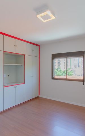 Apartamento à venda com 220m², 4 quartos e 3 vagas Apartamento à venda com 220m², 4 quartos e 3 vagasSuíte 2