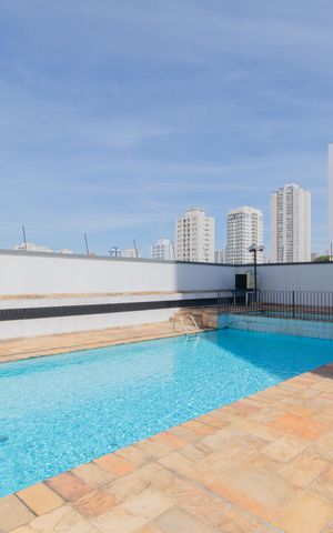 Apartamento à venda com 220m², 4 quartos e 3 vagas Apartamento à venda com 220m², 4 quartos e 3 vagasÁrea comum - Piscina