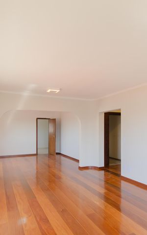 Apartamento à venda com 220m², 4 quartos e 3 vagas Apartamento à venda com 220m², 4 quartos e 3 vagasSala