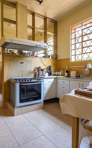Casa à venda com 210m², 4 quartos e 8 vagas Casa à venda com 210m², 4 quartos e 8 vagasCozinha