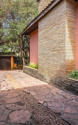 Casa à venda com 210m², 4 quartos e 8 vagas Casa à venda com 210m², 4 quartos e 8 vagasQuintal