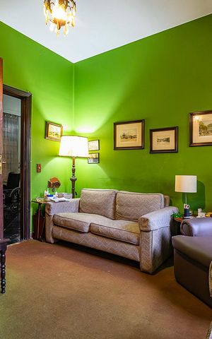 Casa à venda com 210m², 4 quartos e 8 vagas Casa à venda com 210m², 4 quartos e 8 vagasSala de TV