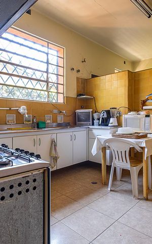 Casa à venda com 210m², 4 quartos e 8 vagas Casa à venda com 210m², 4 quartos e 8 vagasCozinha