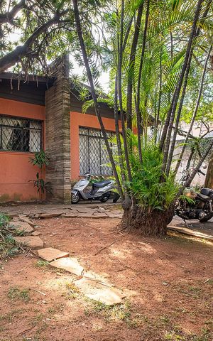 Casa à venda com 210m², 4 quartos e 8 vagas Casa à venda com 210m², 4 quartos e 8 vagasQuintal