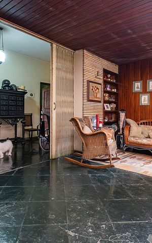 Casa à venda com 210m², 4 quartos e 8 vagas Casa à venda com 210m², 4 quartos e 8 vagasSala