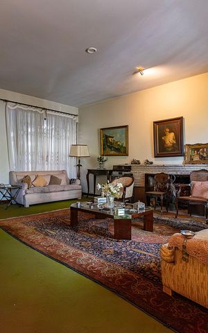 Casa à venda com 210m², 4 quartos e 8 vagas Casa à venda com 210m², 4 quartos e 8 vagasSala