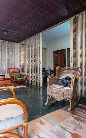 Casa à venda com 210m², 4 quartos e 8 vagas Casa à venda com 210m², 4 quartos e 8 vagasSala