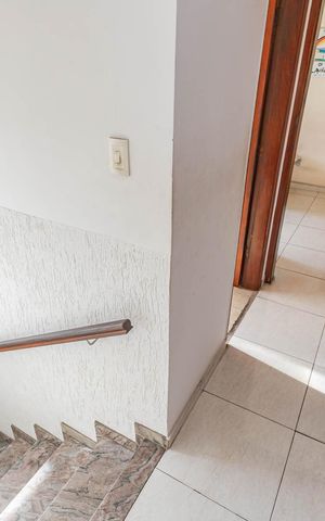 Casa à venda com 314m², 4 quartos e 3 vagasEscada