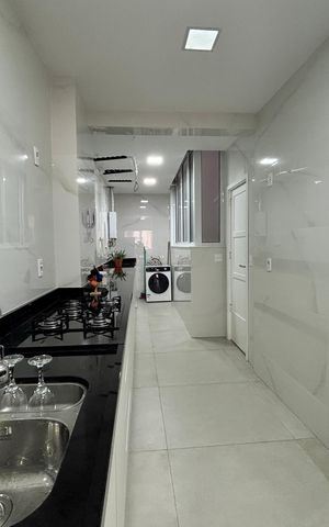 Apartamento à venda com 152m², 4 quartos e sem vaga Apartamento à venda com 152m², 4 quartos e sem vagaCozinha e Área de Serviço