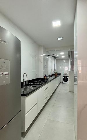 Apartamento à venda com 152m², 4 quartos e sem vaga Apartamento à venda com 152m², 4 quartos e sem vagaCozinha e Área de Serviço