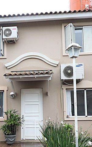 Casa à venda com 110m², 3 quartos e 2 vagasFachada