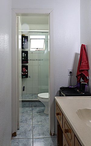 Casa à venda com 110m², 3 quartos e 2 vagasBanheiro - suíte