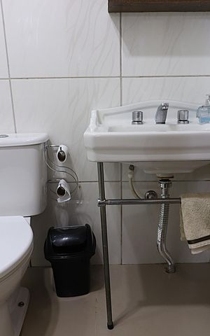 Casa à venda com 110m², 3 quartos e 2 vagasBanheiro Social