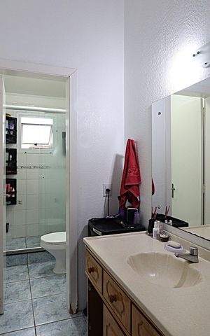 Casa à venda com 110m², 3 quartos e 2 vagasBanheiro - suíte