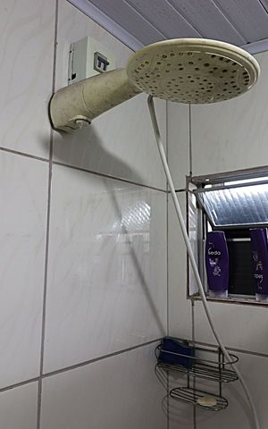 Casa à venda com 110m², 3 quartos e 2 vagasBanheiro Social - Chuveiro