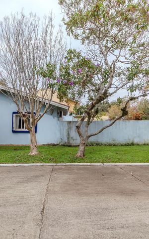 Casa de condomínio à venda com 131m², 4 quartos e 2 vagas Casa de condomínio à venda com 131m², 4 quartos e 2 vagasFachada