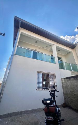 Casa à venda com 100m², 3 quartos e 14 vagas Casa à venda com 100m², 3 quartos e 14 vagasFachada