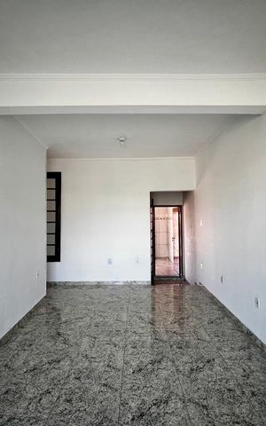 Casa à venda com 100m², 3 quartos e 14 vagas Casa à venda com 100m², 3 quartos e 14 vagasSala