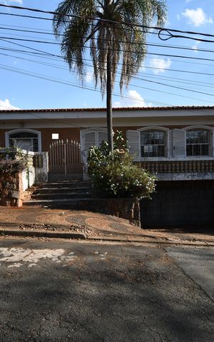 Casa à venda com 1570m², 7 quartos e 6 vagasFachada