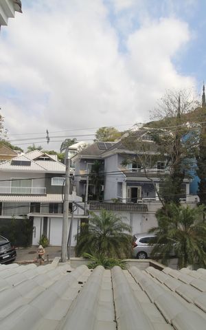 Casa de condomínio à venda com 232m², 4 quartos e 2 vagasQuarto 2 - Vista