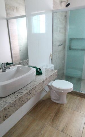 Casa de condomínio à venda com 232m², 4 quartos e 2 vagasBanheiro social 1