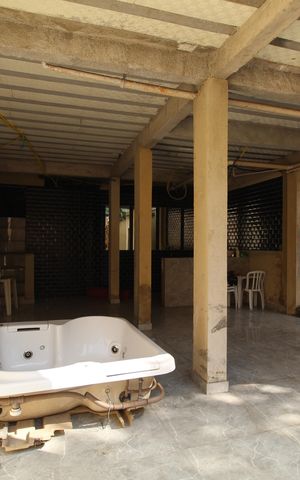 Casa de condomínio à venda com 232m², 4 quartos e 2 vagasFundos