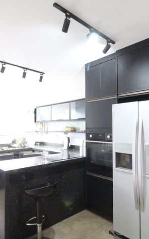 Casa de condomínio à venda com 232m², 4 quartos e 2 vagasCozinha