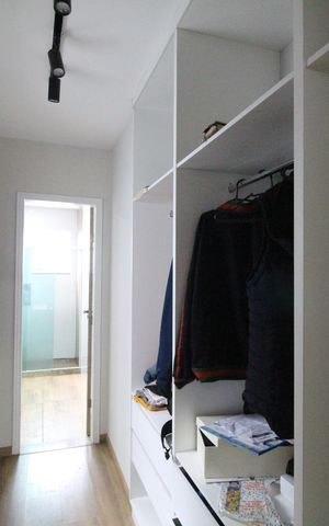 Casa de condomínio à venda com 232m², 4 quartos e 2 vagasCloset da suíte