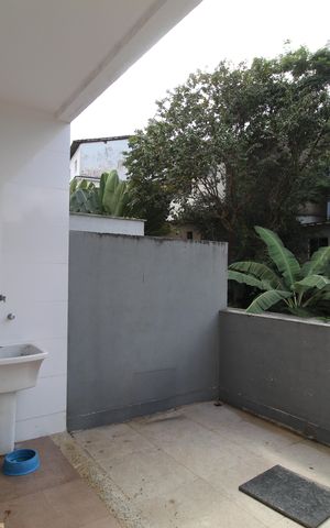 Casa de condomínio à venda com 232m², 4 quartos e 2 vagasÁrea de serviço
