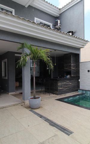 Casa de condomínio à venda com 232m², 4 quartos e 2 vagasQuintal