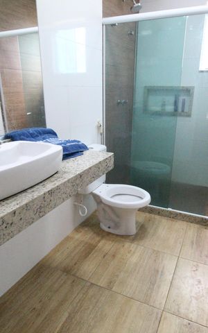 Casa de condomínio à venda com 232m², 4 quartos e 2 vagasBanheiro da suíte