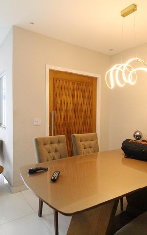 Casa de condomínio à venda com 232m², 4 quartos e 2 vagasSala