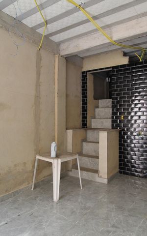 Casa de condomínio à venda com 232m², 4 quartos e 2 vagasFundos