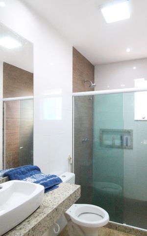 Casa de condomínio à venda com 232m², 4 quartos e 2 vagasBanheiro da suíte
