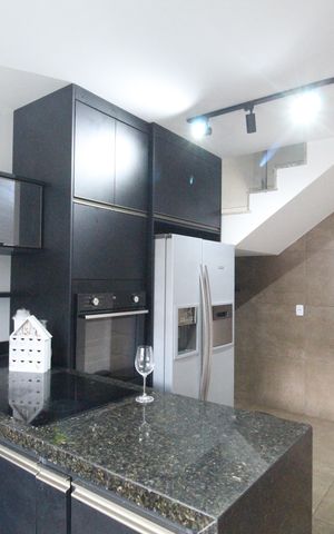 Casa de condomínio à venda com 232m², 4 quartos e 2 vagasCozinha