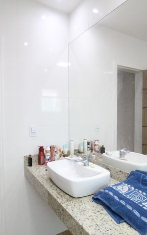 Casa de condomínio à venda com 232m², 4 quartos e 2 vagasBanheiro da suíte