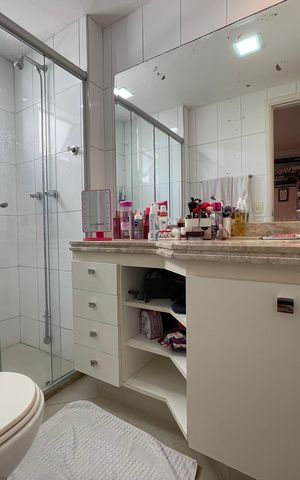 Apartamento à venda com 145m², 4 quartos e 3 vagas Apartamento à venda com 145m², 4 quartos e 3 vagasBanheiro da Suíte 1