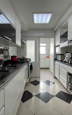 Apartamento à venda com 145m², 4 quartos e 3 vagas Apartamento à venda com 145m², 4 quartos e 3 vagasCozinha