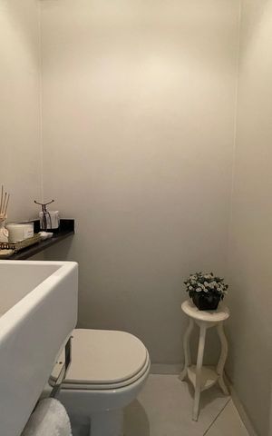Apartamento à venda com 145m², 4 quartos e 3 vagas Apartamento à venda com 145m², 4 quartos e 3 vagasLavabo
