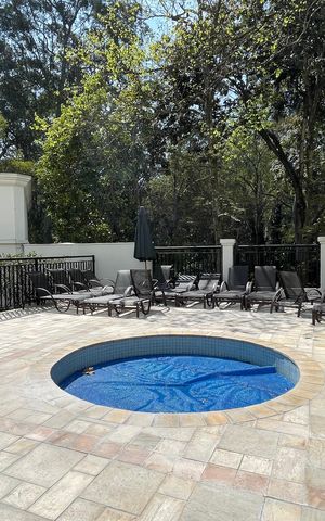 Apartamento à venda com 145m², 4 quartos e 3 vagas Apartamento à venda com 145m², 4 quartos e 3 vagasÁrea comum - Piscina