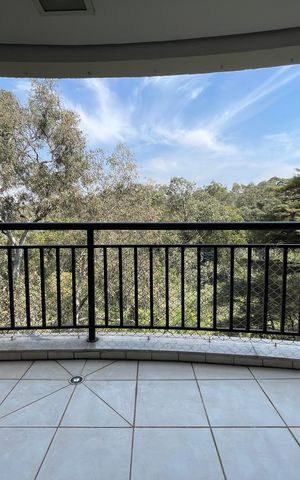 Apartamento à venda com 145m², 4 quartos e 3 vagas Apartamento à venda com 145m², 4 quartos e 3 vagasVaranda