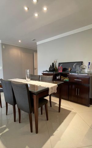 Apartamento à venda com 145m², 4 quartos e 3 vagas Apartamento à venda com 145m², 4 quartos e 3 vagasSala