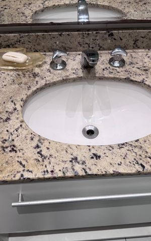 Apartamento à venda com 100m², 3 quartos e 1 vaga Apartamento à venda com 100m², 3 quartos e 1 vagaBanheiro da Suíte